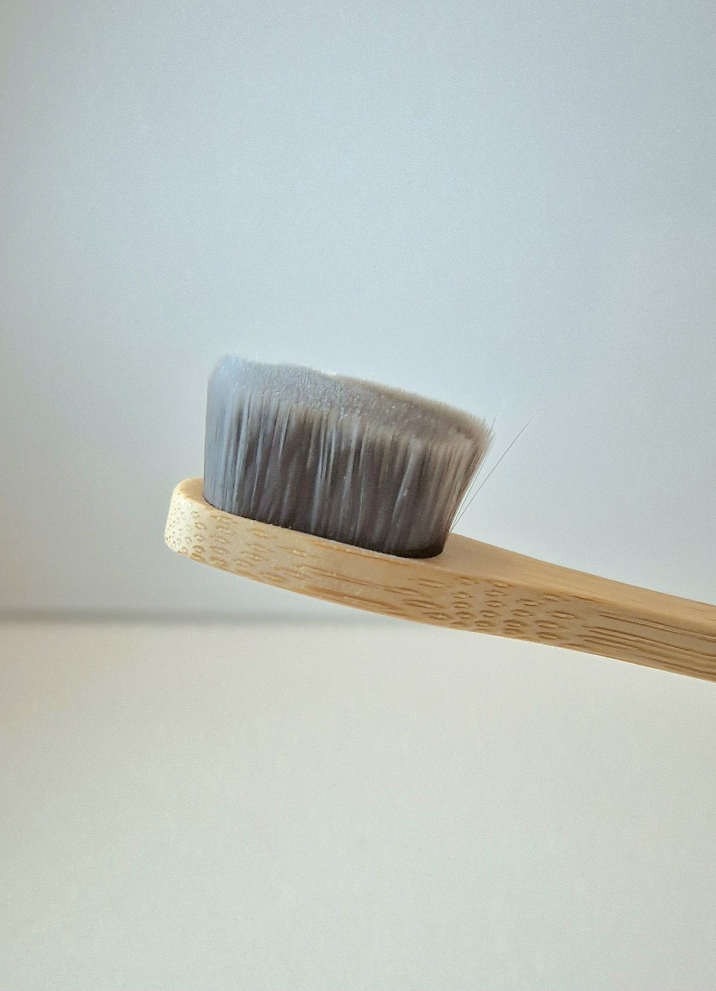 Brosse à dents micro-nano grise
